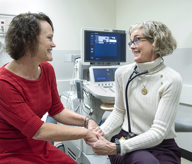 Suzanne Spivey(왼쪽)와 그녀의 심장 전문의인 Phoebe Ashley 박사