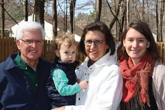 Ed와 Patty Prestemon은 딸 Adrienne와 손녀 Parker와 함께 있습니다. 사진 제공: Eric Peters