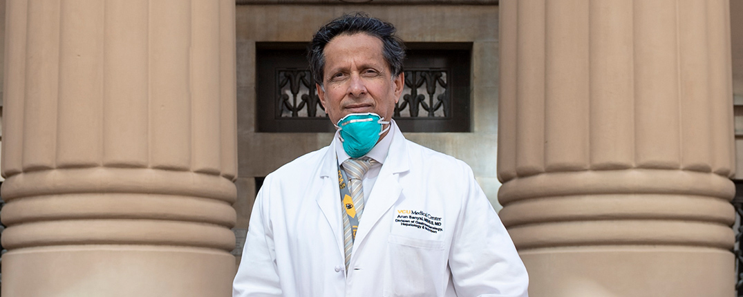 카지노사이트 연구원들이 코로나19에 대한 연구용 약물 요법에 대한 임상 시험을 시작합니다.